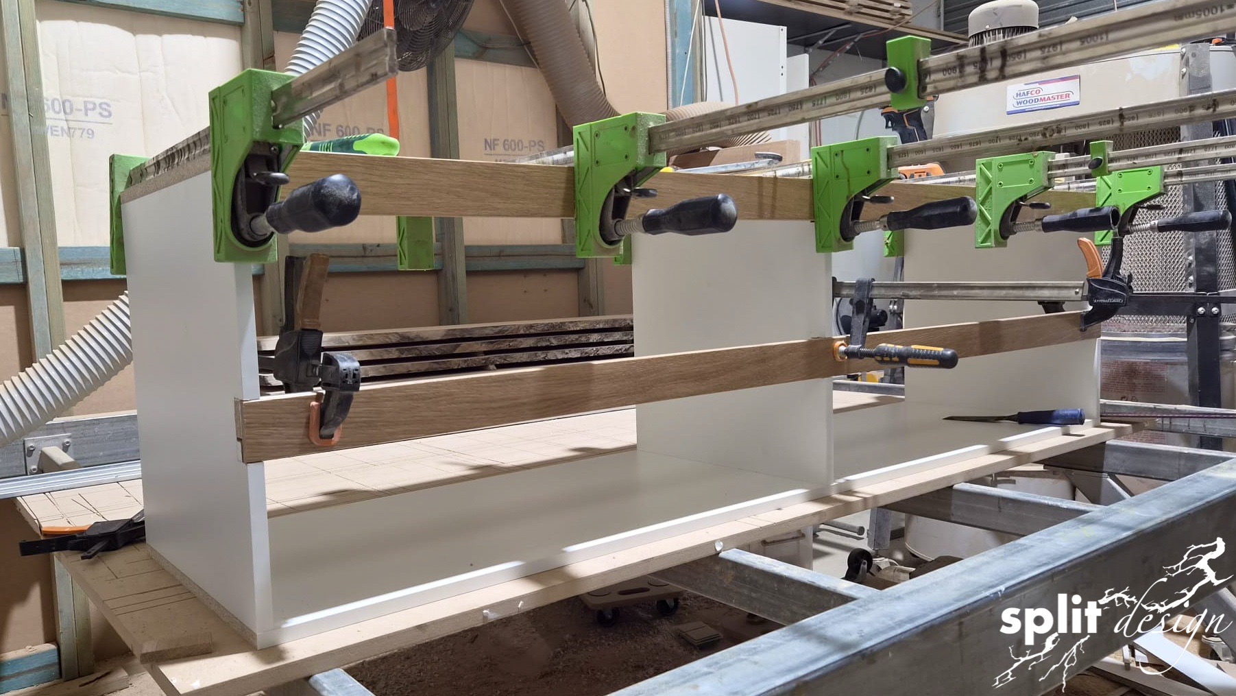 American Oak Vanities – Carcass with Focus on the Details